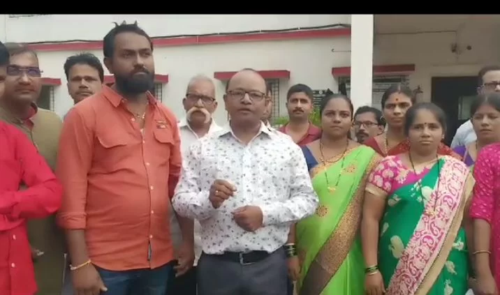 निलीमा चव्हाण हिचा निघृण खून करणार्‍या नराधमाला तत्काळ शिक्षा करा ; कणकवली नाभिक संघटनेकडून पोलीस निरिक्षकांना निवेदन.