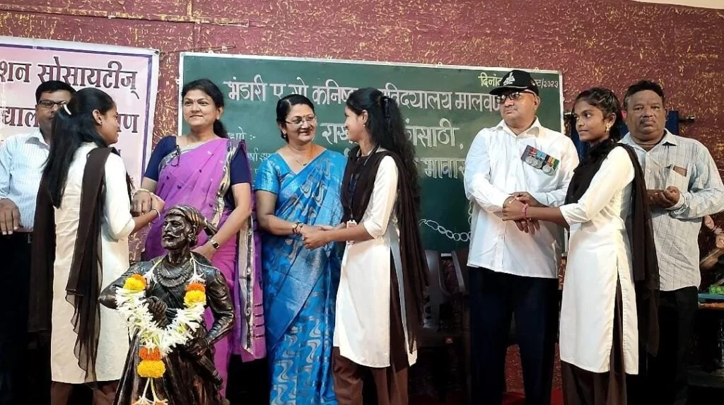 Malvan's  Bhandari Education Society Junior College's Students initiative of 'A Rakhee for Indian soldiers' ; Record setting 17,507 hand made Rakhees crafted by students. ( Special Report )