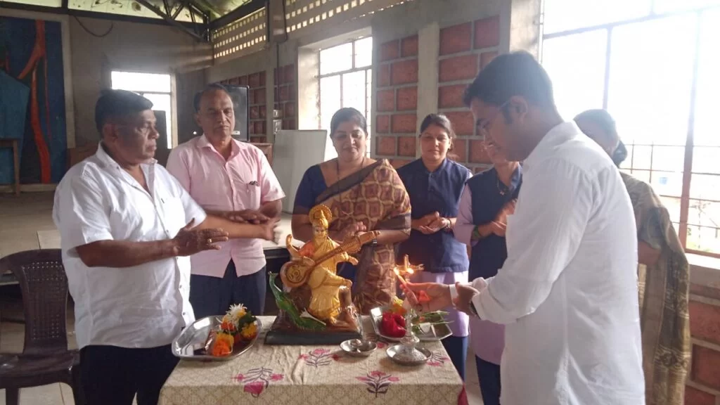 बांदा येथील व्ही. एन. नाबर इंग्लिश मिडियम स्कूल मध्ये जागतिक युवा कौशल्य दिन साजरा ; शाळेच्या एम. एस. एफ. सी. विभागाकडून करण्यात आले विशेष आयोजन.