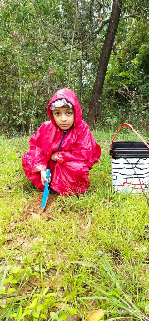 मी बिया पेरल्या आहेत, मी प्राणवायू जपणार आहे ; छोट्या कबीराचा निसर्ग दोहा. ( विशेष )