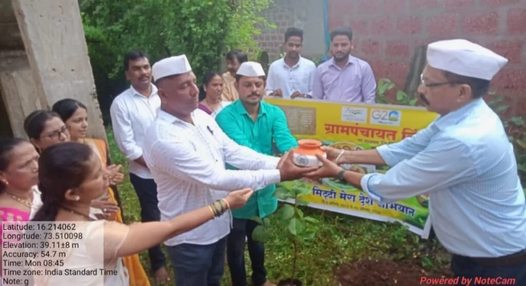 त्रिंबक येथे मेरी मिट्टी मेरा देश अभियानाचा समारोप.