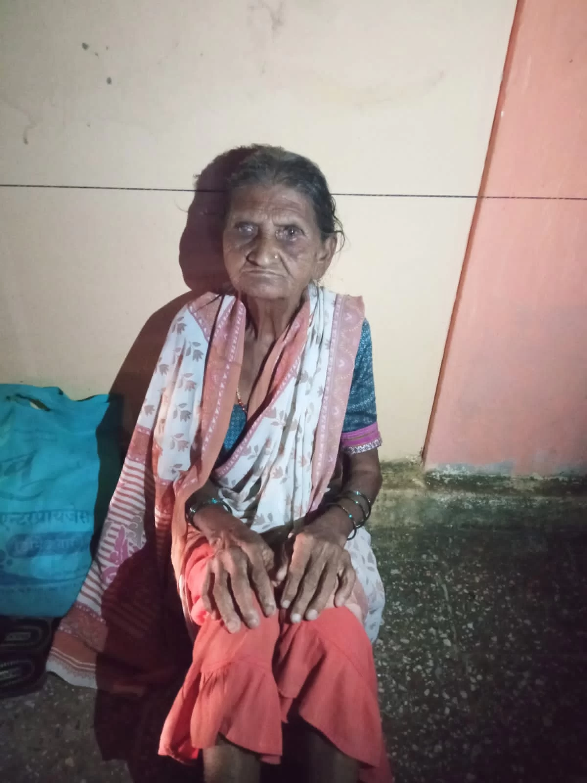 आचरा पिरावाडी येथे अनोळखी ज्येष्ठ महिला ; ओळखीच्या व्यक्तिने आचरा पोलिसांशी संपर्क साधायचे आवाहन.