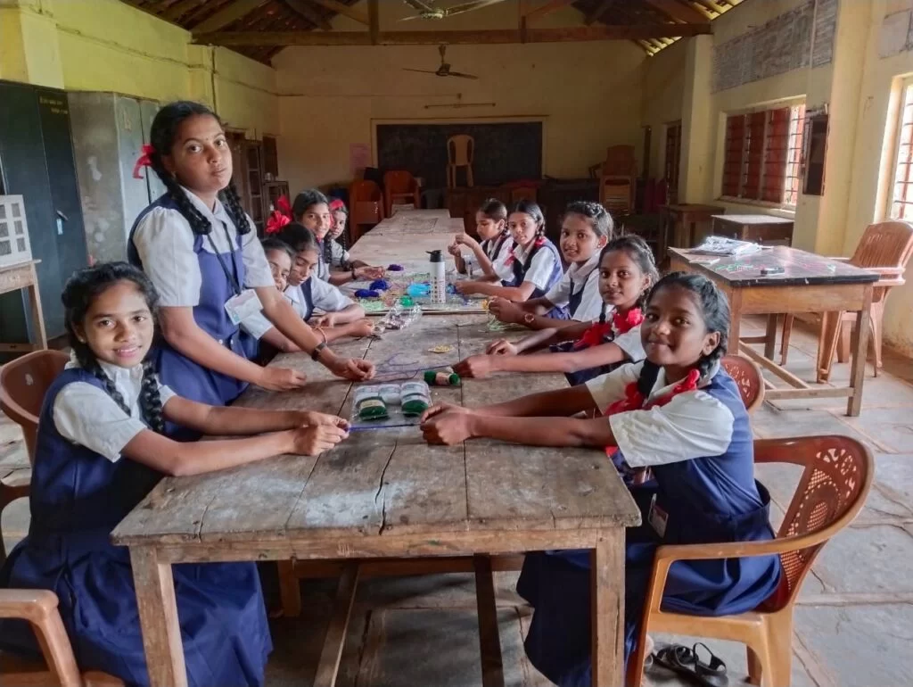 एक राखी सैनिकांसाठी...!; ओझर विद्यामंदिरचा उपक्रम!