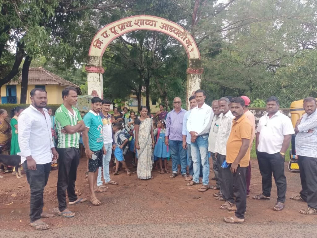 आडवलीच्या प्राथमिक शाळेला शैक्षणिक वाली कोण ?