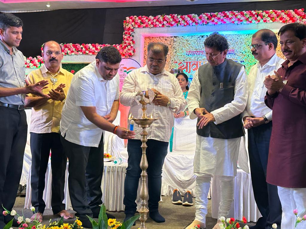 कुडाळ पंचायत समिती आयोजित श्रावणमेळा कार्यक्रम संपन्न ; पालकमंत्री रविंद्र चव्हाण, मंत्री दीपक केसरकर, आमदार वैभव नाईक यांची प्रमुख उपस्थिती.