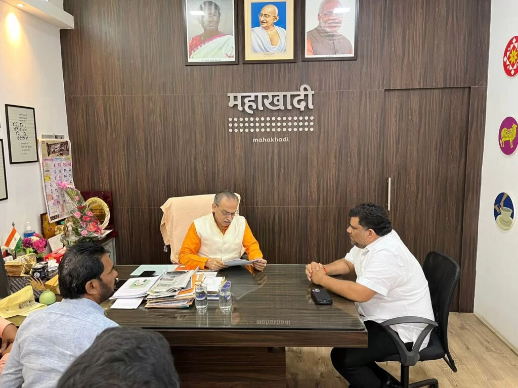 आमदार वैभव नाईक यांनी खादी ग्रामोद्योग कर्ज प्रकरणांच्या प्रलंबित सबसिडीची रक्कम लवकरात लवकर द्यायाची केली मागणी ; मंडळाचे सभापती रविंद्र साठे यांचे प्रशासनाला कार्यवाहीचे आदेश.
