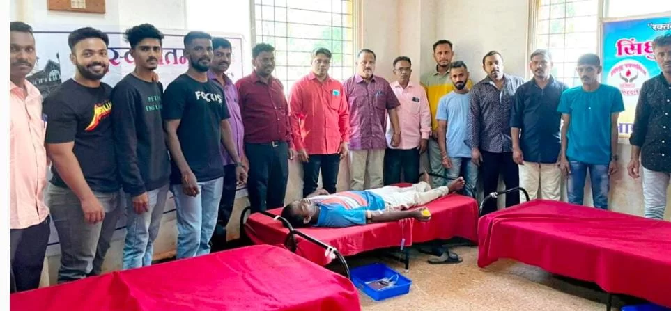 युवा पिढी मध्ये रक्तदान चळवळ निर्माण करण्याचे हॉस्पिटल नाका कला क्रिडा मंडळाचे काम कौतुकास्पद - प्रसंन्ना उर्फ बाळु देसाई