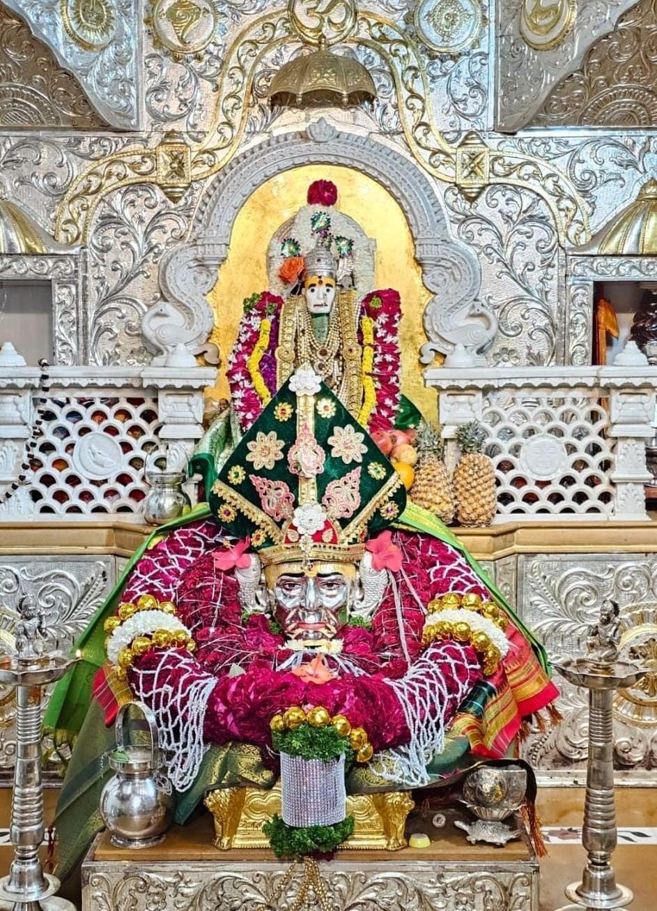 अक्कलकोट श्री वटवृक्ष स्वामी महाराज मंदिरात श्री दत्त जयंती उत्सवाला पारंपारिक पद्धतीने दत्त जन्मोत्सव व पालखी सोहळ्याचे आयोजन.