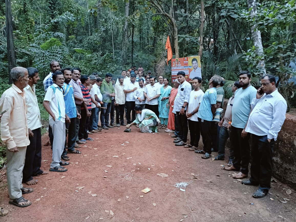 विरोधी पक्षाच्या महिला सरपंचांना आमदार वैभव नाईक यांनी दिला विकास कामाच्या भूमीपूजनाचा सन्मान..!