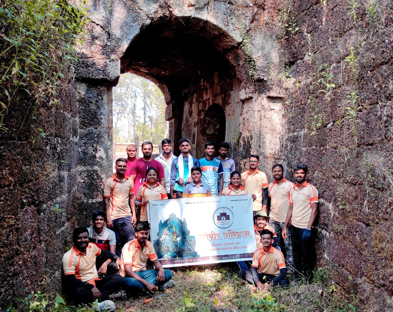 किल्ले रामगडवर स्वच्छता मोहीम संपन्न ; दुर्गवीर प्रतिष्ठान, महाराष्ट्र ( सिंधुदुर्ग विभाग ) यांनी गट कोट श्रमदानातून दिला सरत्या वर्षाला निरोप.