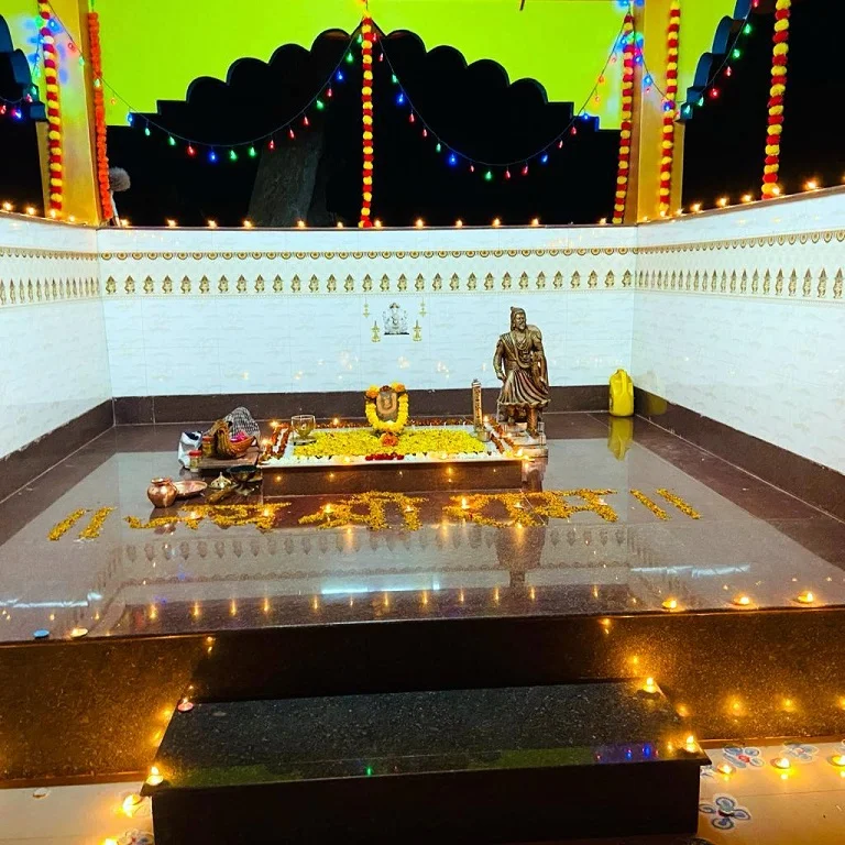 कासार्डे तर्फेवाडीतील मंदिर उजळले ५०० दिव्यांनी ; अयोध्येतील श्री राम मंदिर प्राणप्रतिष्ठापनेनिमित्त अनोखी आरास.