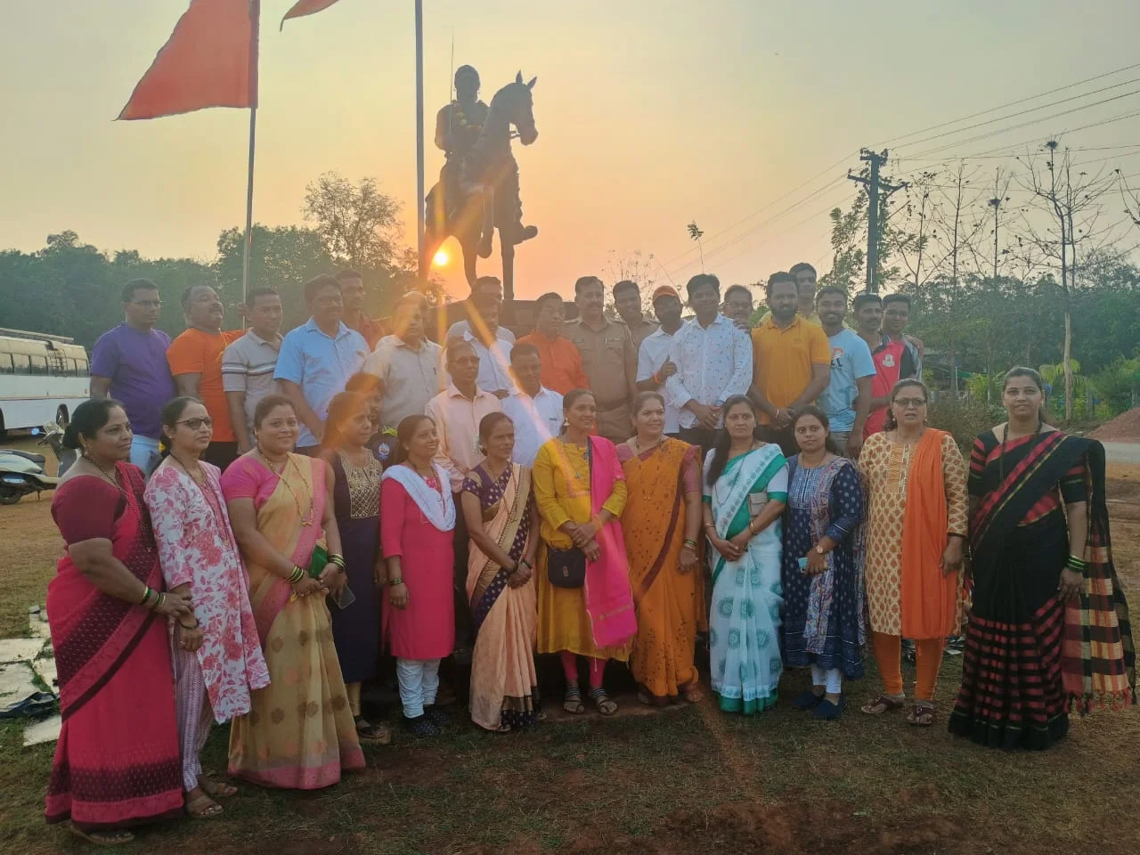 मराठा आरक्षणाच्या लढाईला आज यश मिळाल्याने बांद्यात मराठा समाजाच्या वतीने फटाके फोडून व मिठाई वाटून जल्लोष.