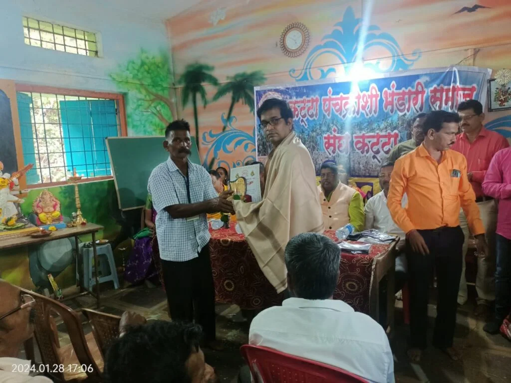 मसुरेतील मूर्तिकार आशिष खोत, चिंकू खोत यांचा सन्मान ; कट्टा पंचक्रोशी भंडारी समाज संघ व आंबेरी भंडारी समाज संघ यांच्या संयुक्त विद्यमाने आयोजीत कार्यक्रम.