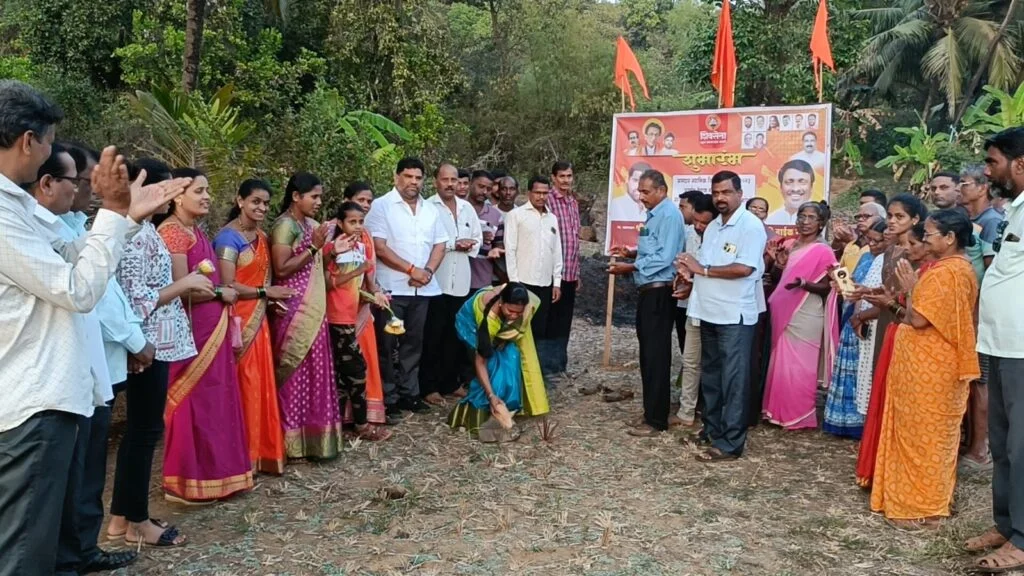 आमदार वैभव नाईक यांच्या उपस्थितीत वेताळबांबर्डॆत ४१ लाख तर डिगसमध्ये पुन्हा २४ लाख रुपयांच्या विकासकामांची भूमिपूजने ; ग्रामस्थांनी मानले आभार.