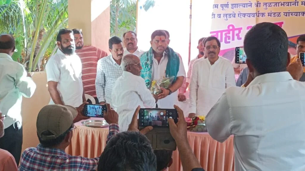 लुडबेवाड्यातील तुळजाभवानी मंदिर सभामंडप लोकार्पण सोहळा संपन्न ; खासदार विनायक राऊत, आमदार वैभव नाईक, शिवसेना तालुका प्रमुख हरी खोबरेकर तसेच मंदिर कमिटी पदाधिकारी,  लुडबे ऐक्यवर्धक मंडळ पदाधिकारी यांची उपस्थिती.