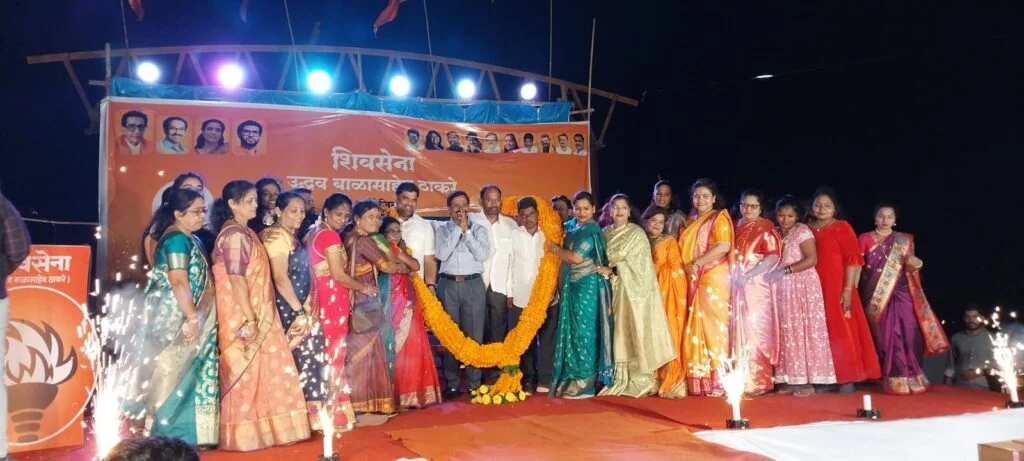 बंदरजेटीवर शिवसेनेच्या 'प्रथम ती' सोहळ्याची तुफानी धून ; शिवसेना उद्धव बाळासाहेब ठाकरे, मालवण आयोजीत 'प्रथम ती' सौभाग्यवती स्पर्धेत सौ. केतकी सावजी ठरल्या विजेत्या तर लकी ड्राॅ मधील प्रथम क्रमांकाची सोन्याची नथ सौ. वैशाली शंकरदास यांना प्राप्त..!
