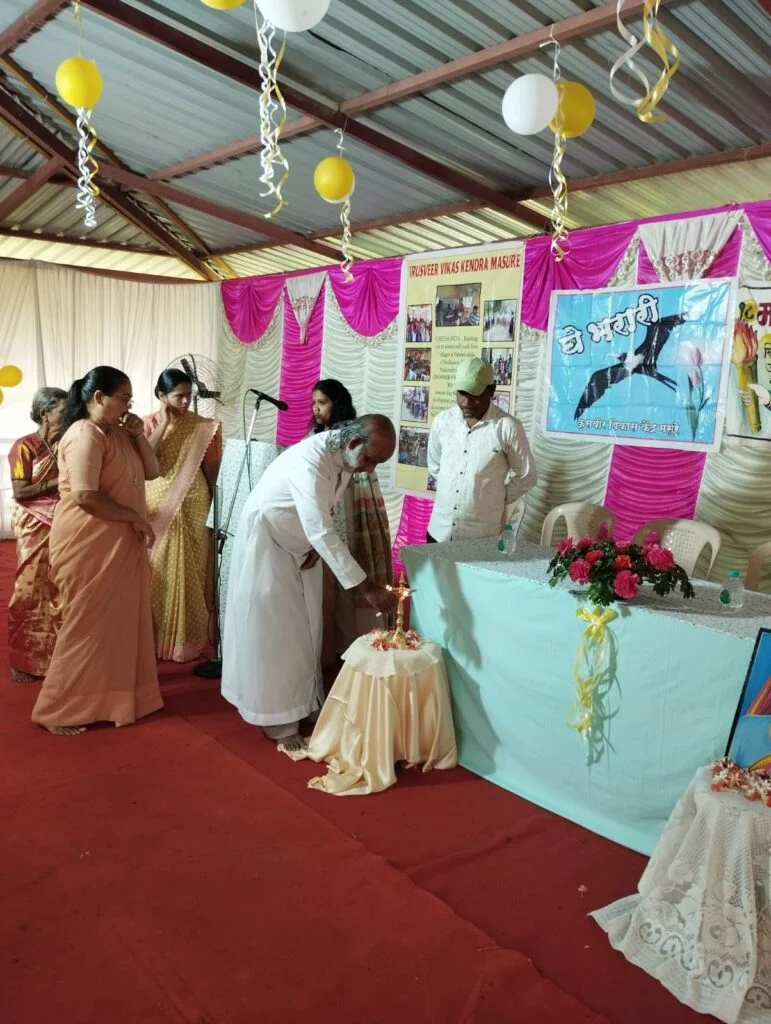 महिलांनी उद्योग क्षेत्रात पदार्पण करून शासनाच्या विविध योजनांची माहिती व लाभ घेऊनआर्थिक उन्नती साधण्याचा प्रयत्न करणे गरजेचे ; लक्ष्मी पेडणेकर यांचे मसुरेत मार्गदर्शन.