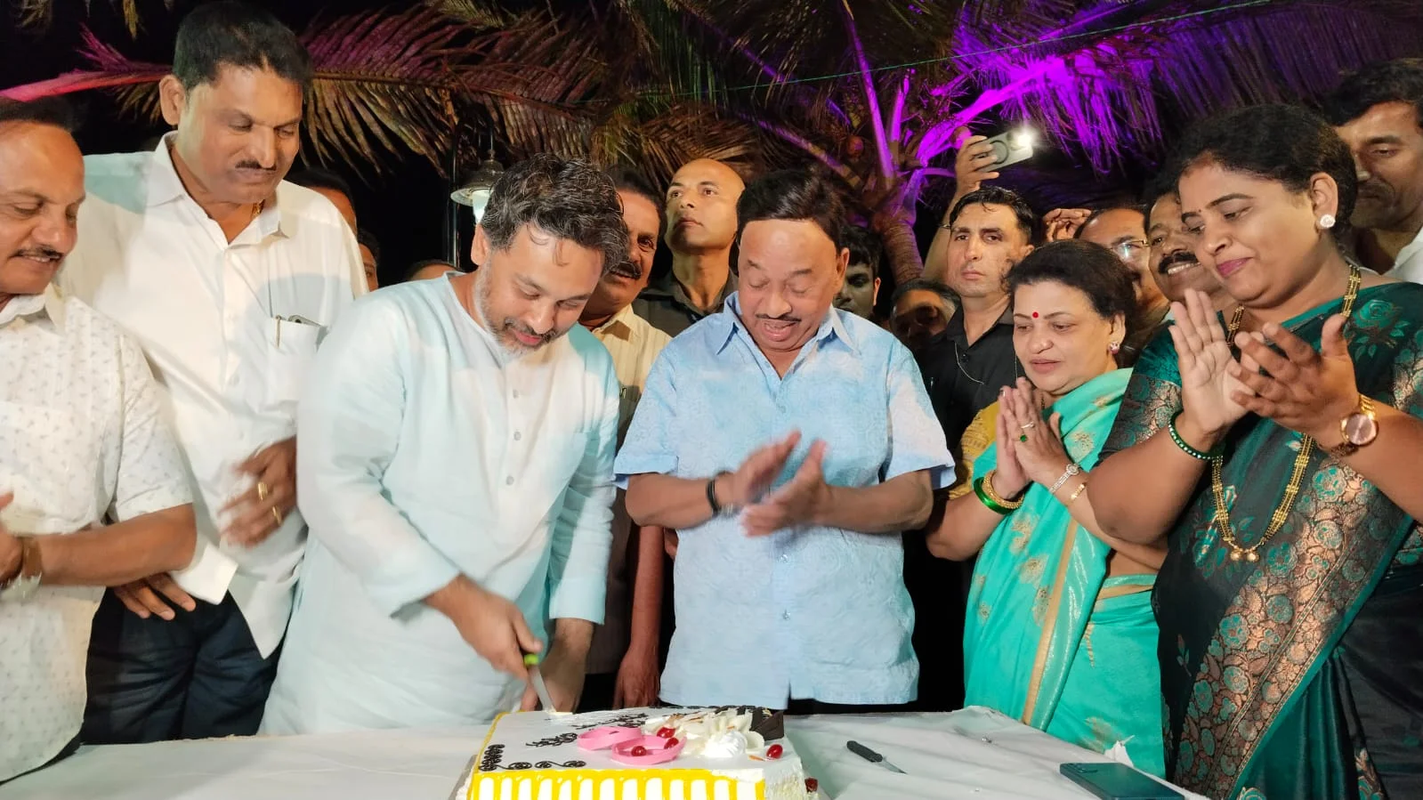निलेश राणे यांचा वाढदिवस उत्साहाने साजरा.