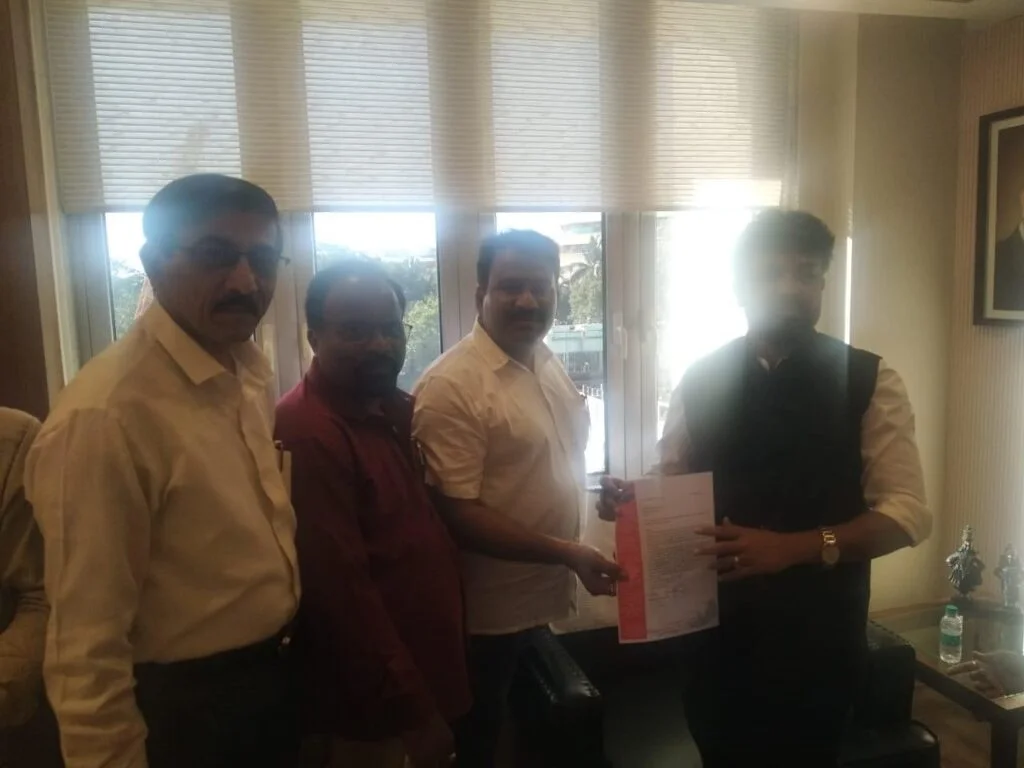 पर्यटन व्यावसायिक महासंघ अध्यक्ष विष्णू मोंडकर यांच्या माध्यमातून बंदरे विकास मंत्री संजय बनसोडे यांची मुंबईत भेट.