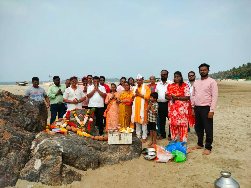 आ. वैभव नाईक यांच्या वाढदिवसानिमित्त पुण्यक्षेत्र श्री. मोरयाचा धोंडा येथे दुग्धाभिषेक.