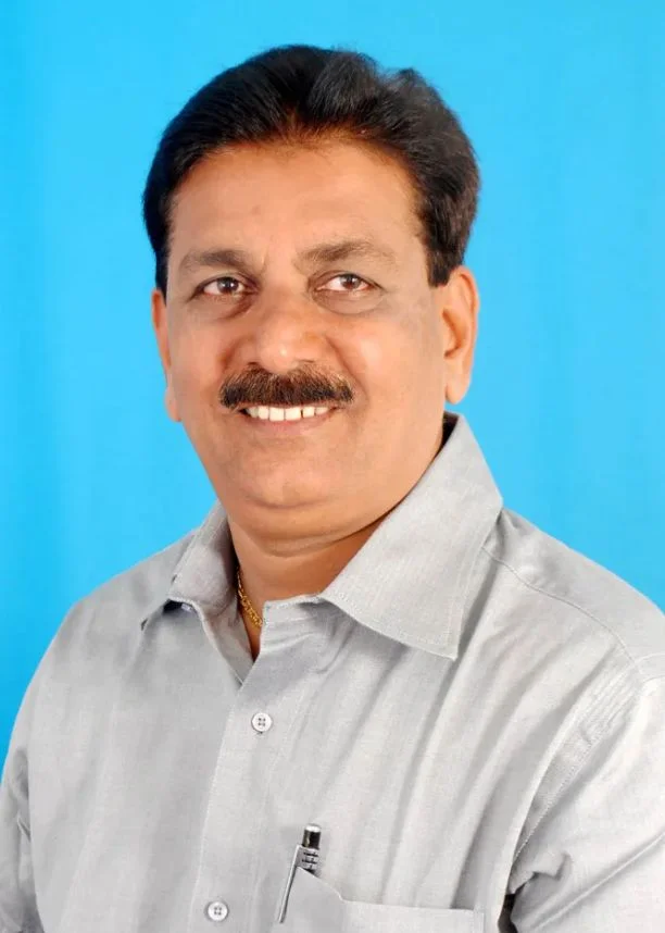 माजी नगरसेवक दीपक पाटकर यांनी केली गतिरोधकांची मागणी ; देऊळवाडा येथील अपघात टाळण्याच्या उद्देशाने दिले निवेदन.