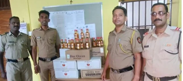 अवैध दारु विक्रीवर मालवण पोलिसांची कारवाई ; दारुच्या २००० बाटल्या केल्या जप्त.