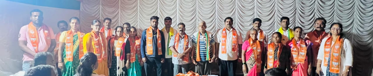 आरे ग्रामपंचायत सदस्य सुनील खरात आणि सामाजिक कार्यकर्त्या पूनम कोकरे यांच्यासहीत देवगड तालुक्यातील अनेक महिला भाजपात..!