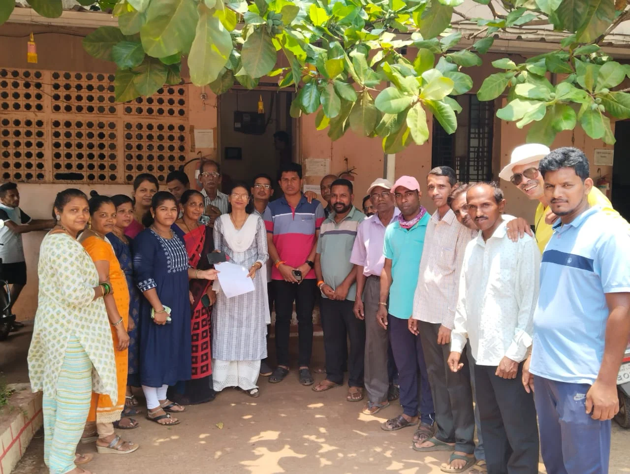 धान्य गोडाऊन मधील किड्यांचा उपद्रव ; नेरुर गोधयाळे ग्रामस्थ व रहिवासी यांनी दिले निवेदन.