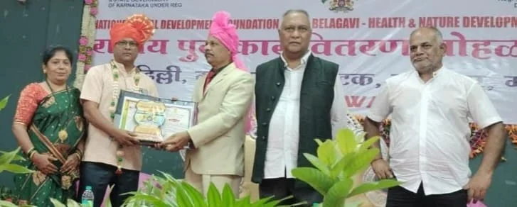 मुख्याध्यापक श्री. सत्यपाल लाडगावकर यांना राष्ट्रीय आदर्श शिक्षक गौरव पुरस्कार प्रदान.