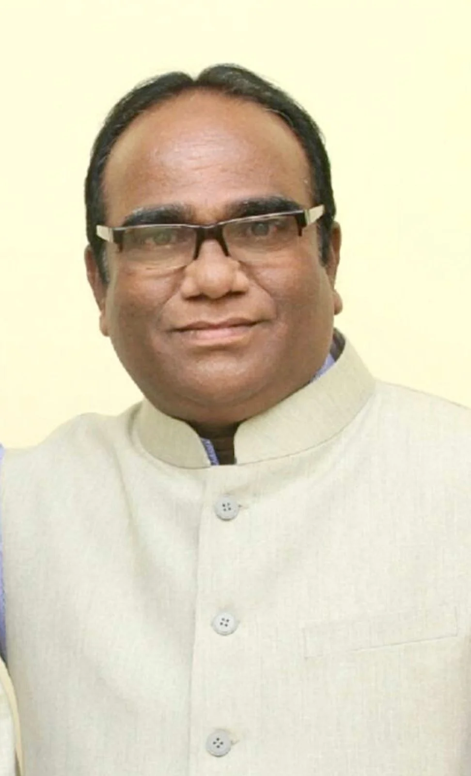 सोनारवाडी ( कट्टा - पेंडूर ) येथील राजेंद्र आकेरकर यांचे मुंबईत निधन.