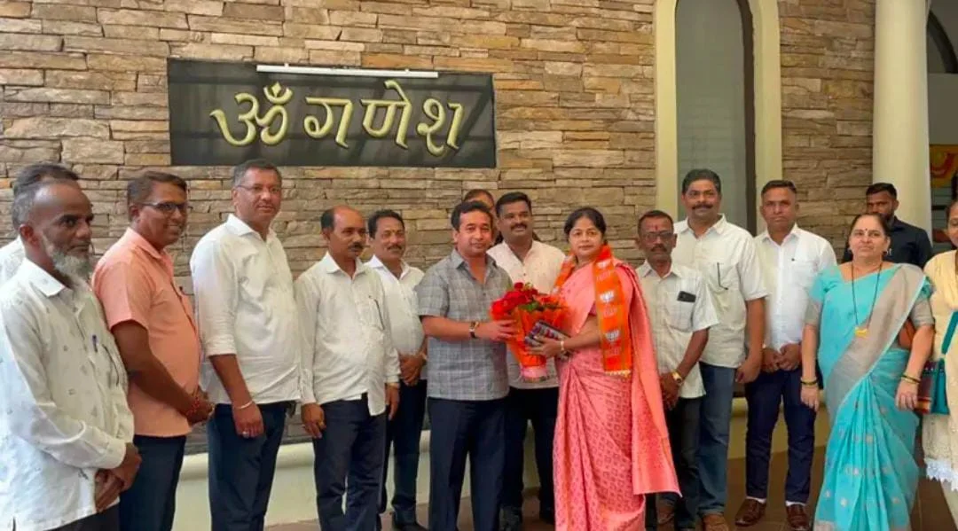 खारेपाटण सरपंच प्राची इस्वलकर भाजपात ; आमदार नितेश राणे यांच्या प्रमुख उपस्थितीत केला प्रवेश.