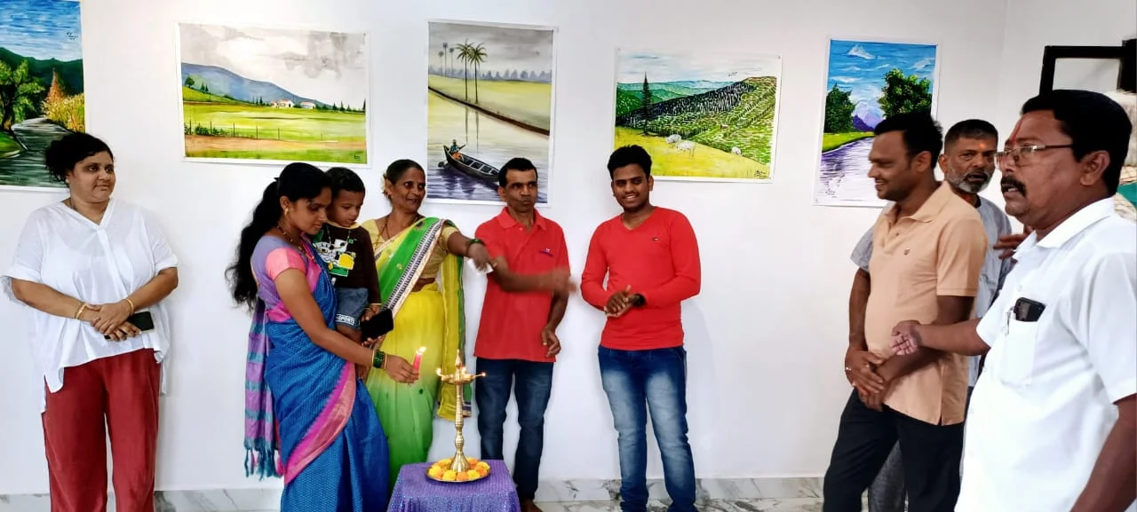 कृष्णा गावडे सारख्या कलावंताने मेहनत घेतल्यास भविष्य उज्वल आहे ; ममता चिटणीस यांचे रोणापाल आर्ट गॅलरीमध्ये पेंटिंग प्रदर्शनाच्या उद्घाटन प्रसंगी मनोगत.