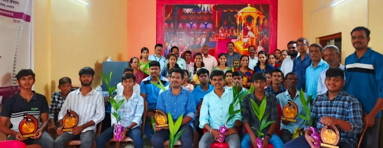 वाफोली ग्रामपंचायततर्फे यशस्वी विद्यार्थ्यांचा गुणगौरव.