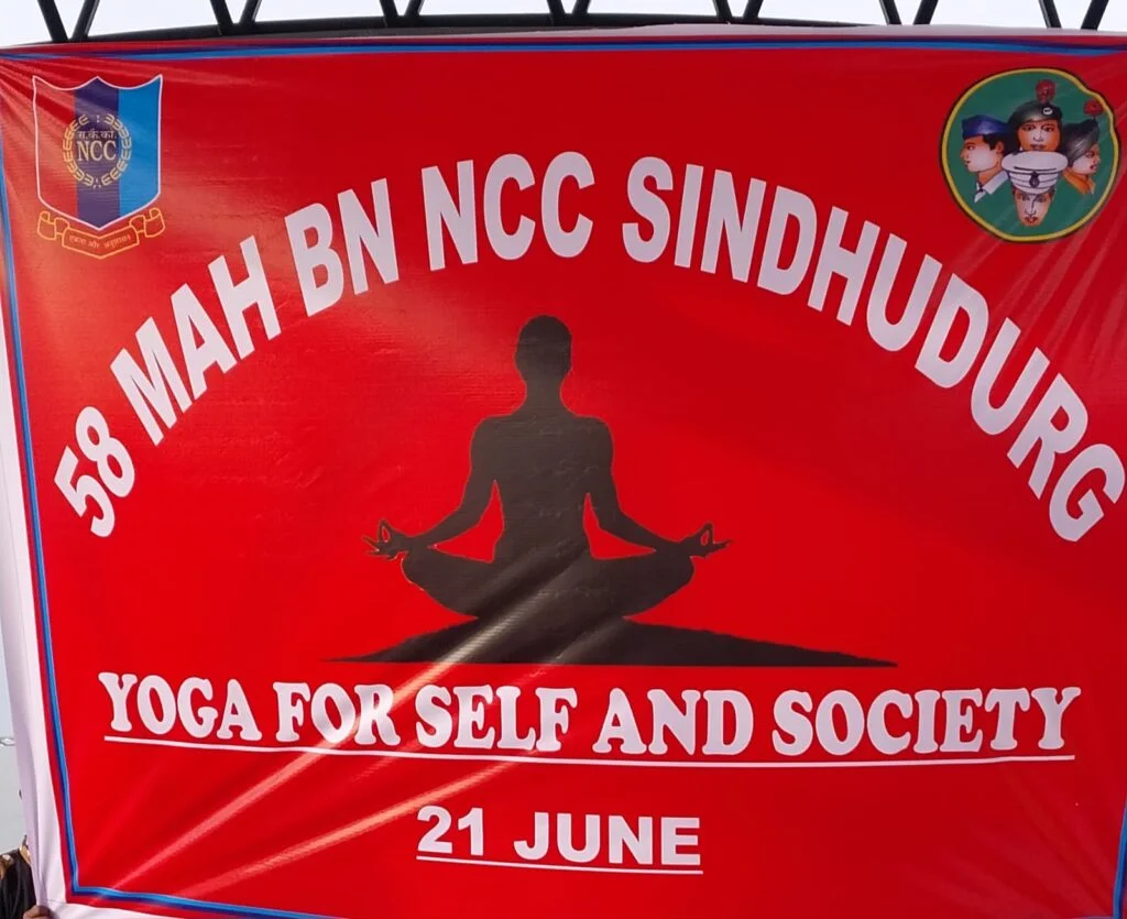 मालवण बंदर जेटीवर आर्मीच्या नियंत्रणाखाली योग दिन कार्यक्रम उत्साहात संपन्न.
