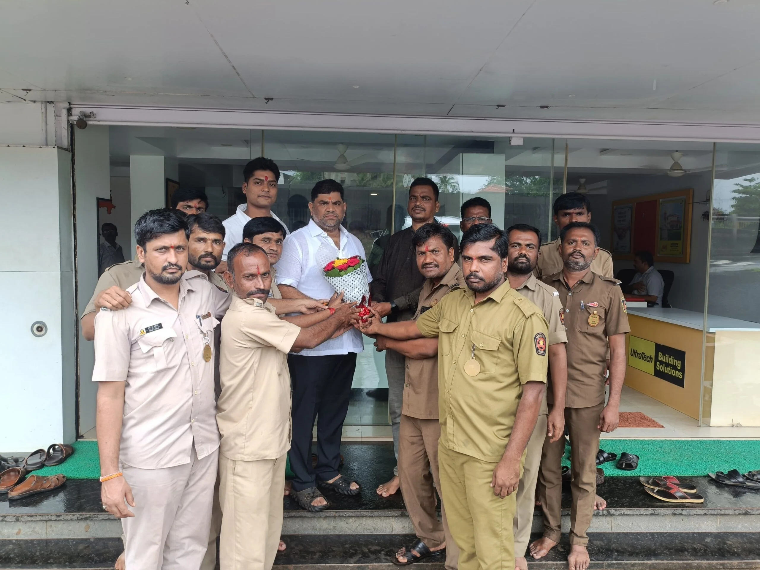 अधिवेशनात एसटी कर्मचाऱ्यांचे प्रश्न मांडल्याबद्दल आमदार वैभव नाईक यांचे एस टी कर्मचाऱ्यांनी मानले आभार.