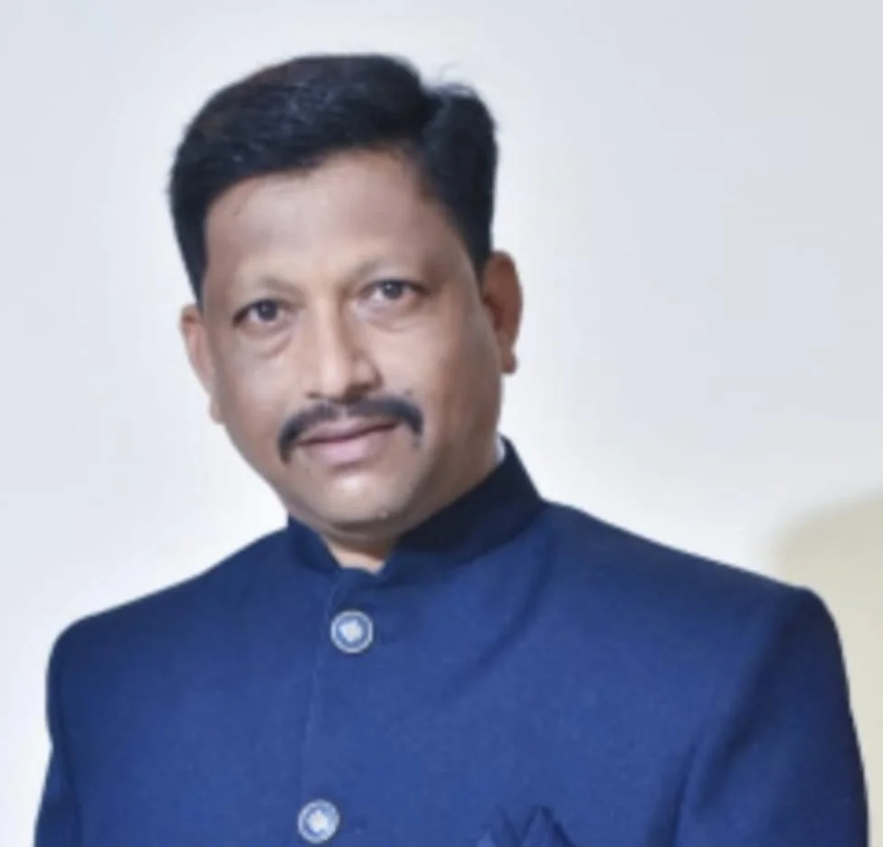'सिंधुदुर्गची नवी कविता' काव्यग्रंथात कवी किशोर कदम यांच्या पाच कवितांचा समावेश.