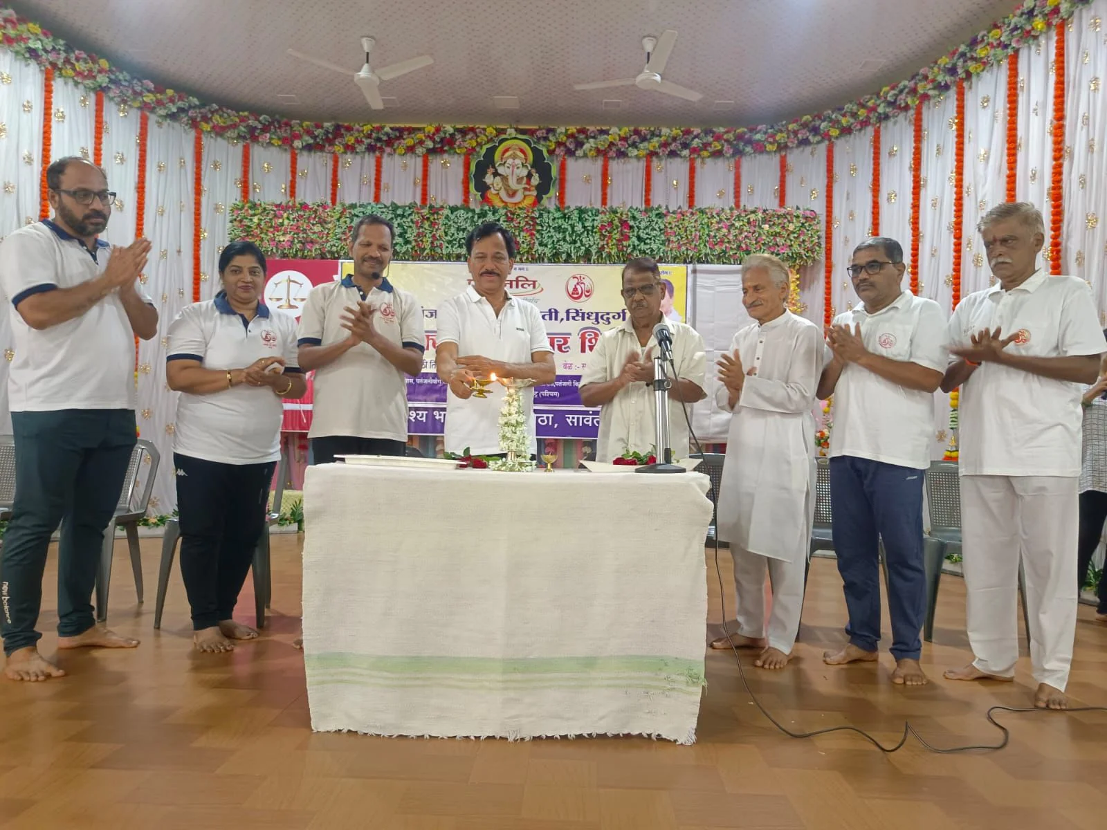 सावंतवाडी येथे संयुक्त योगोपचार शिबीराचे माजी आमदार राजन तेलींच्या हस्ते उद्घाटन.