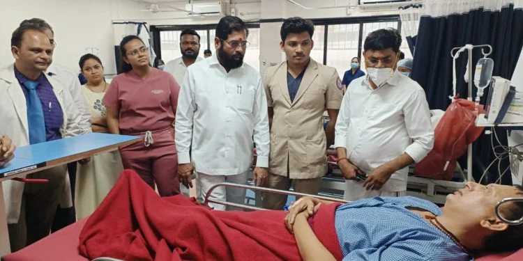 मुंबई - पुणे द्रुतगती महामार्गावर झालेल्या अपघातातील मृतांच्या वारसांना ५ लाखांची मदत.