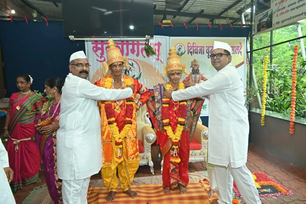 दिविजा वृद्धाश्रमात आषाढी एकादशी साजरी.