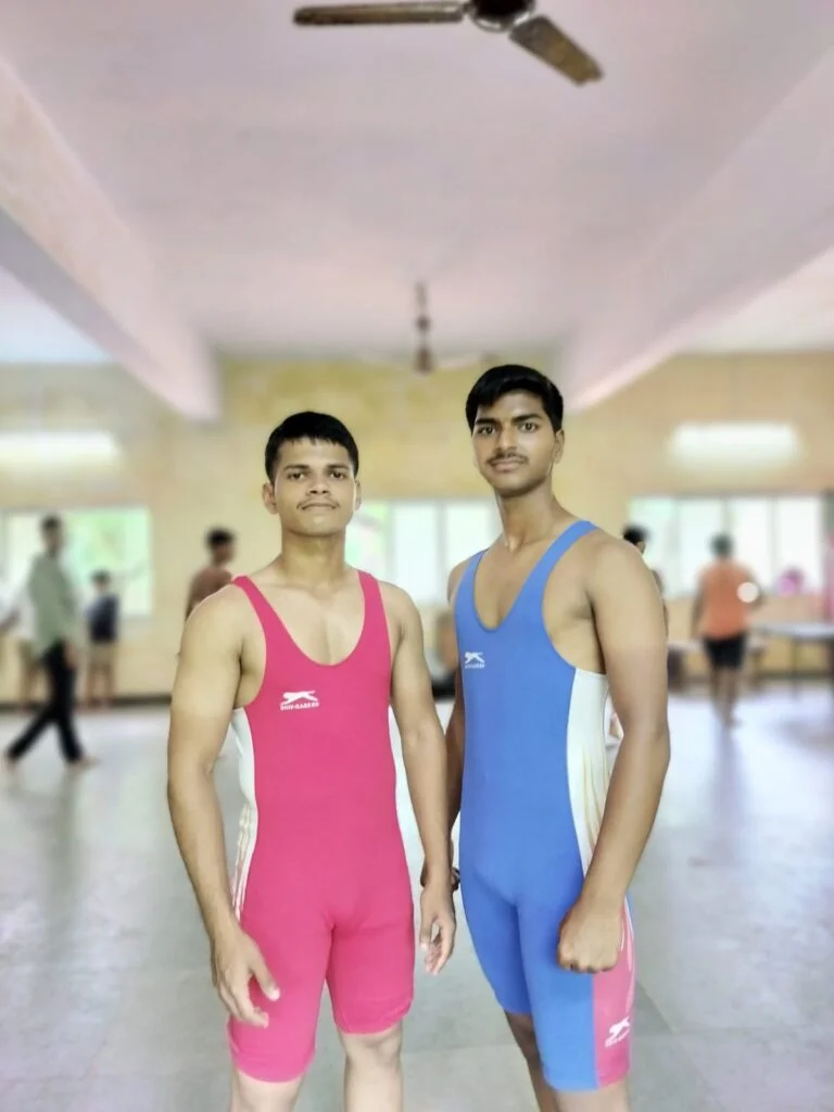 पठ्ठे चमकले…!