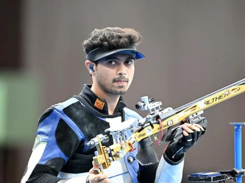 महाराष्ट्राच्या पोरानं जग जिंकलं; स्वप्नील कुसाळेनं ऑलिम्पिकमध्ये नेमबाजीत भारताला कांस्य पदक मिळवून दिलं!