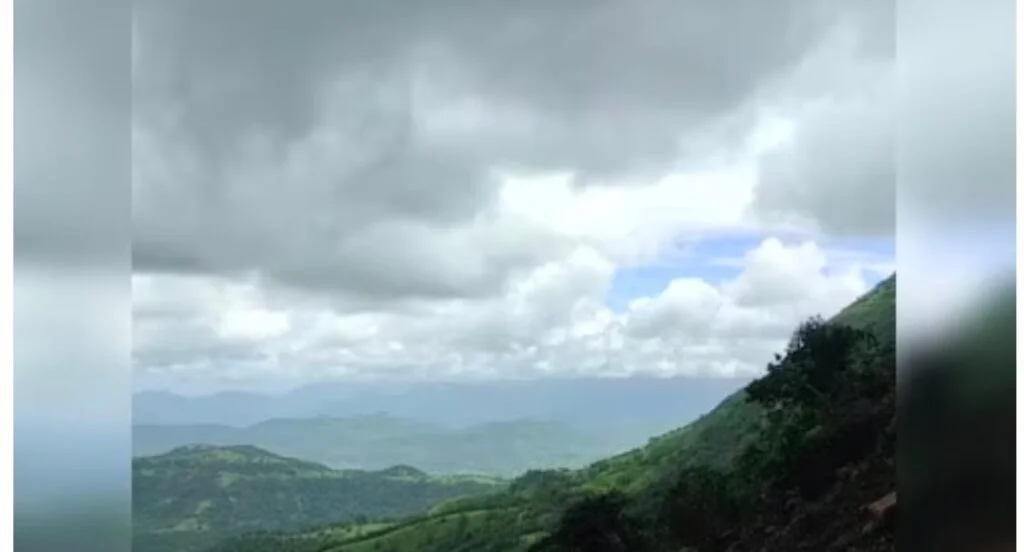 महाराष्ट्रातील एकमेव गाव जिथ एकदा पाऊस सुरु झाला की सात आठ दिवस थांबतच नाही; कोकणातील स्वर्ग