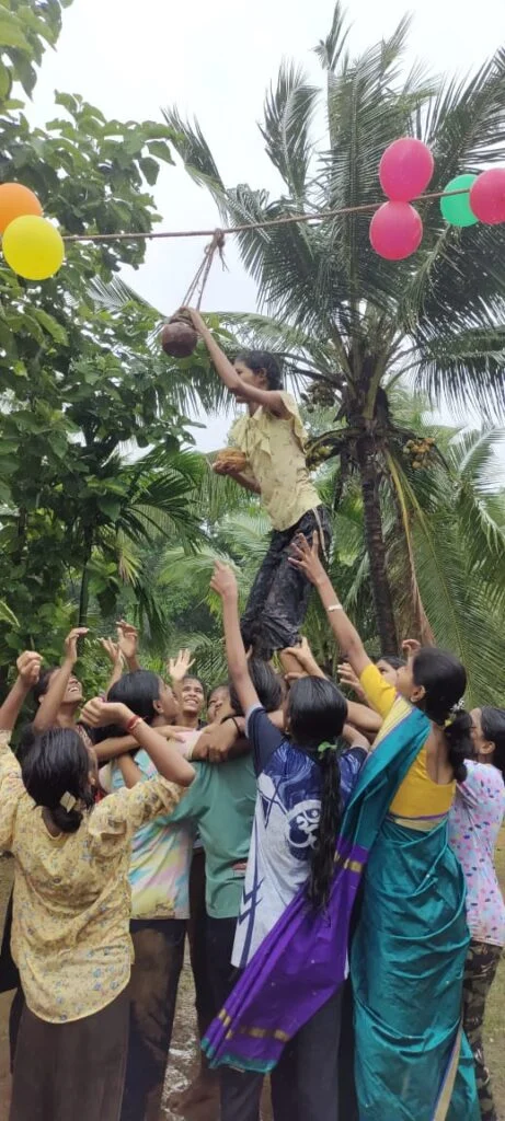 भरतगड इंग्लिश मीडियम स्कूल येथे गोकुळाष्टमी व दहीहंडी उत्सव संपन्न !