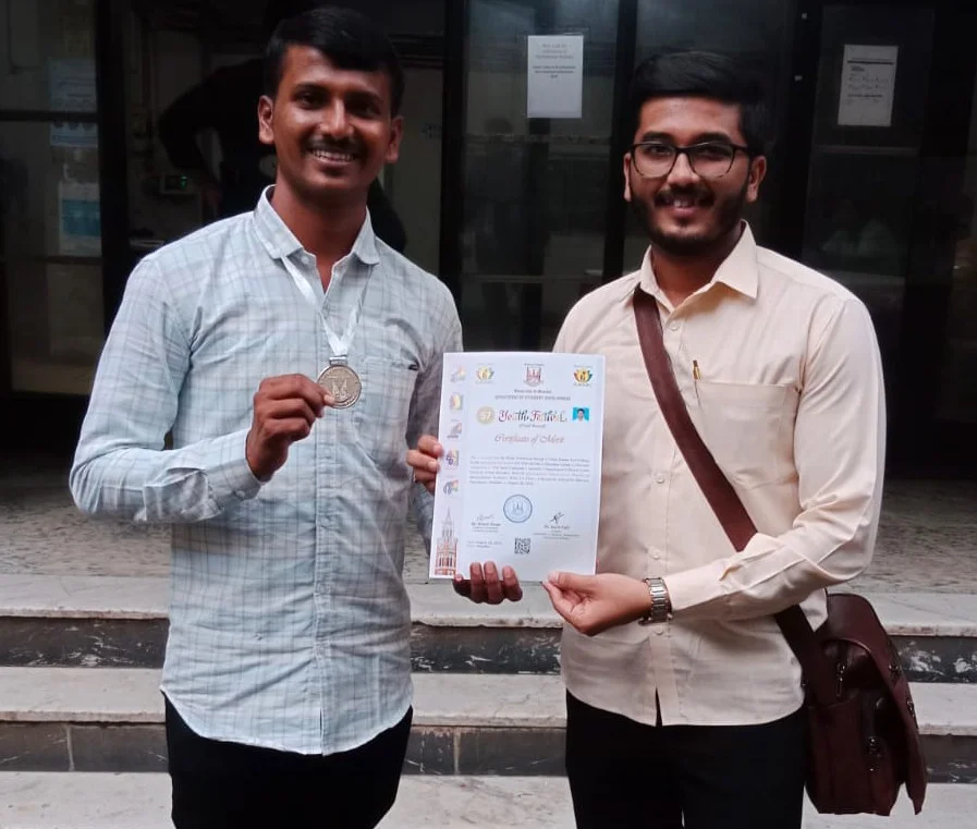 व्हिक्टर डांटस लॉ कॉलेज चे 57व्या महोत्सवाच्या अंतिम फेरीत पहिल्याच दिवशी रौप्य पदक मिळवत यशाची पताका