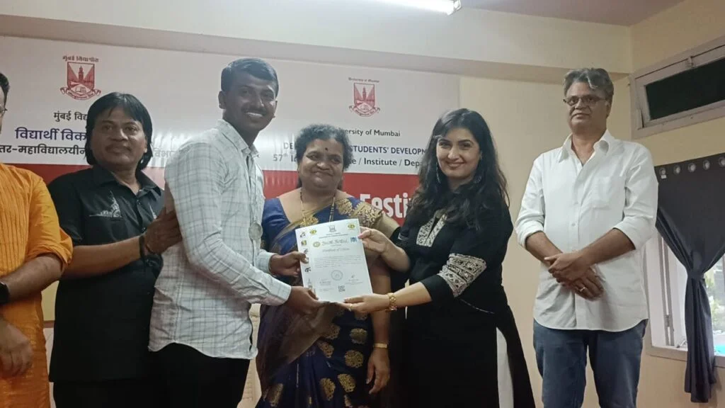 व्हिक्टर डांटस लॉ कॉलेज चे 57व्या महोत्सवाच्या अंतिम फेरीत पहिल्याच दिवशी रौप्य पदक मिळवत यशाची आरोळी