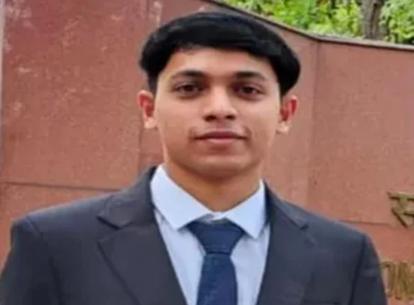 सिंधुदुर्ग पुत्र सौरभ संदीप गवंडे युपीएससी परीक्षेत महाराष्ट्र राज्यात अव्वल…!
