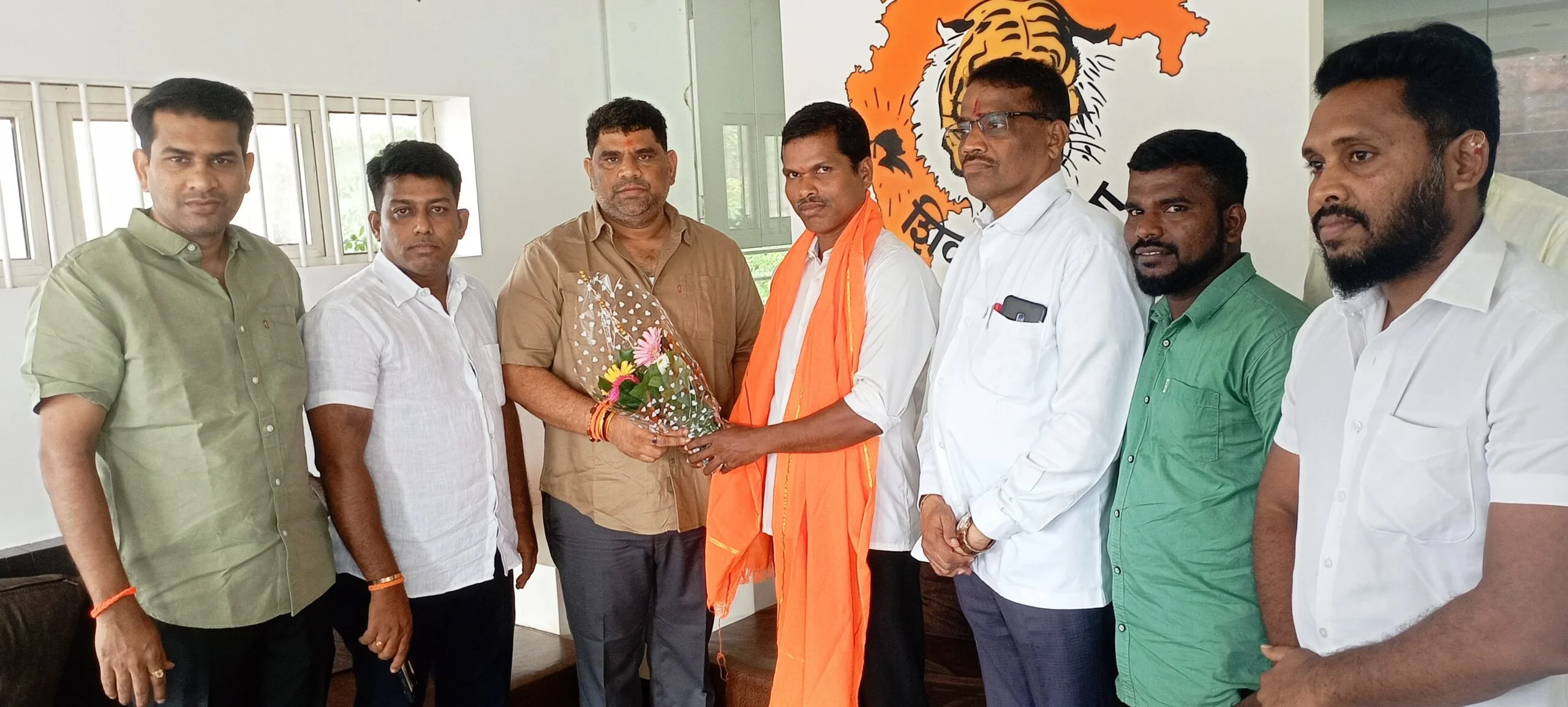 राणे समर्थक नितीन पवार यांचा आमदार वैभव नाईक यांच्या उपस्थितीत शिवसेना उद्धव बाळासाहेब ठाकरे पक्षात प्रवेश.