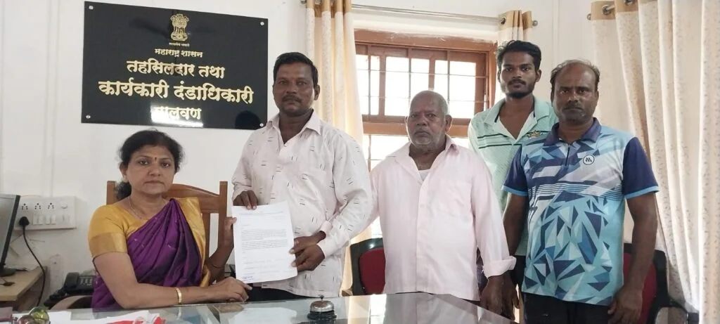 चिवला बीच वरील विविध रापणसंघांचे मालवण तहसीलदार व मत्स्य आयुक्त यांना निवेदन.