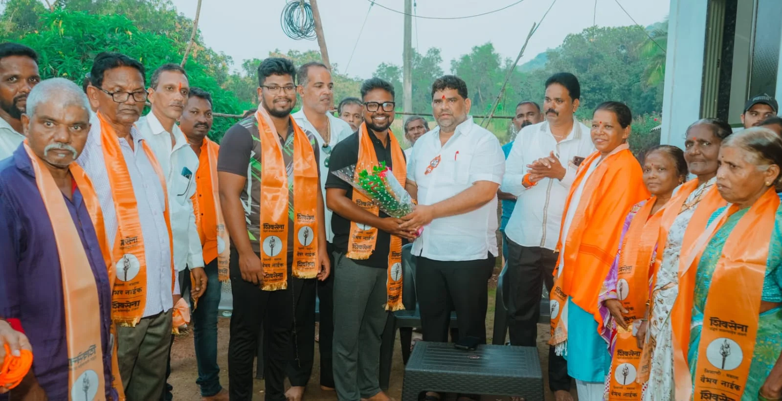 कांदळगांव येथील माजी ग्रा. पं . सदस्य माधवी कदम यांचा आ. वैभव नाईक यांच्या उपस्थितीत शिवसेना उद्धव बाळासाहेब ठाकरे पक्षात प्रवेश.