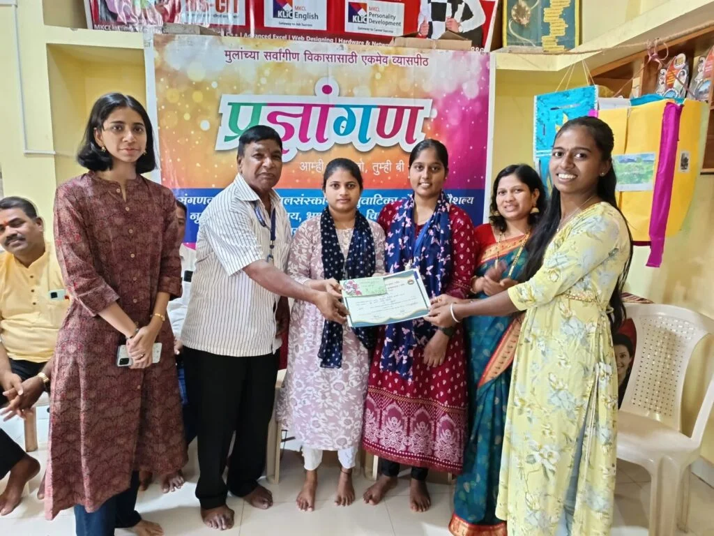 तळेरे येथील आकाश कंदील स्पर्धेत कैवल्य भोगले, वरुची भोगले प्रथम.